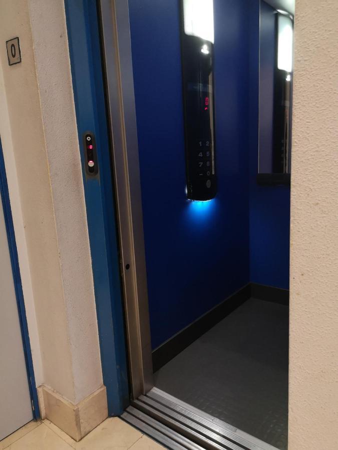 Suite Bilbao Arena Con Plaza De Garaje Exterior photo